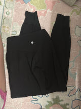 lulu joggers Photo 0
