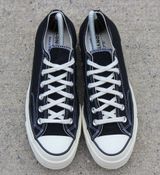 Converse Black/White Low Top Unisex Sneaker (Sz 7M - 9W) Photo 0