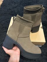 UGG Moxy Chelsea brown suede waterproof heeled boots shoes women’s 9 new Photo 0