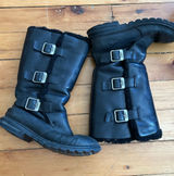 ☀️3/$25 UGG Women’s Black Leather Larkspur Sheepskin Motorcycle Buckle Boots 7 Photo 0