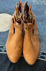 American Eagle Tan Ankle Booties Suede SZ 8 Heels Pumps Minimalist Casual Y2K Photo 0