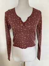 American Eagle Maroon Cropped Floral Long Sleeve Photo 0