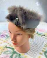 Vintage Grey‎ Pillbox Hat Real Fur Trim Rhinestone Brooch Detail Mid-Century Photo 0