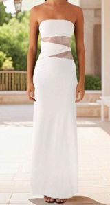 white dress Photo 0