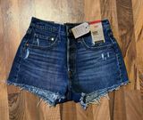 Levi’s Shorts Photo 0