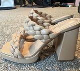 Brand new dream pairs size 6 platform heels Photo 0
