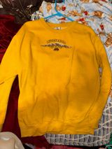 Prairie Mountain Yellow sweatshirt Photo 0