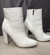 Pretty Little Thing White Boots Photo 0