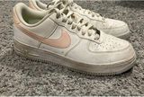 Nike Air Force 1 Women’s white and pink sneakers Photo 0