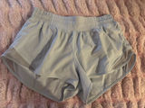 Lululemon Hotty Hot 2.5" Low-Rise Photo 0