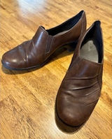 Clarks Brown Leather Pleated Slip On‎ Loafers Block Heel Shoes Womens 9M Classic Photo 0