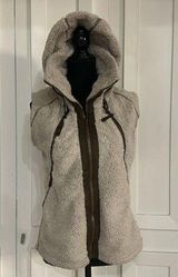 “Flight Vest” Sherpa Fleece Women’s Medium Photo 0