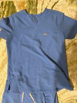 FIGS Set Scrubs Women’s M Photo 0