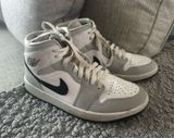 Nike air jordan 1 mid Photo 0