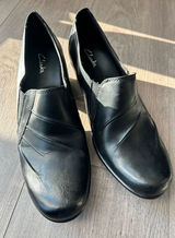 Clarks black leather comfy work shoes size 9W with small heel Photo 0