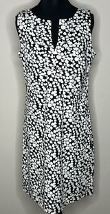 New York & CompanySleeveless Black & White Printed Shift Dress Size Medium Photo 0