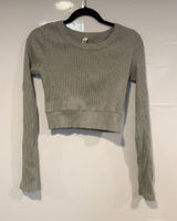 Alo Yoga Cropped Ribbed Long-Sleeve Top - Light Gray‎ Photo 0