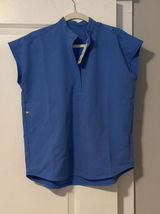NWT FIGS rafeala Scrub Top  Photo 0