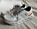 Running Shoes Photo 0