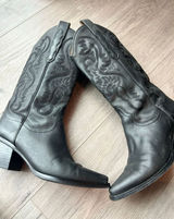 Black cowboy/cowgirl women’s size 7 boots real leather with rubber sole and heel Photo 0