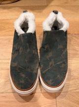 Toms‎ Green Camouflage Slip-On Sneakers with White Faux Fur Trim 9 Photo 0