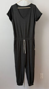 Vuori sz L Lux Jumpsuit Grey V-Neck Short Sleeve Athleisure Quitet Luxury‎ Photo 0