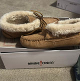 Minnetonka Moccasins Women’s 7 Photo 0