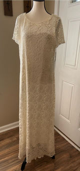 Ronni Nicole by Ouida Ivory Floral Lace Maxi Dress Size 18 Formal Photo 0