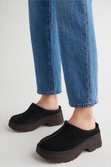 UGG New Heights Platform Cozy Clog Slippers Black Shearling Lined Women’s 9 Photo 0