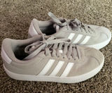 Adidas Sneakers! Size 7. Barley worn Photo 0