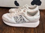 Women’s New Balance Sneakers Photo 0