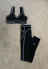 *Black* Alo Yoga Bra & Leggings Photo 0
