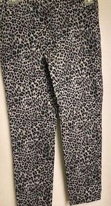 White House black market Cropped pants Photo 0