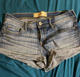 Short-Shorts Photo 0
