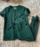 FIGS Scrubs Set Green Photo 0