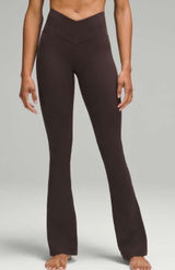 Lululemon Size 4 Align V-Waist Mini-Flare Pant in Espresso Photo 0