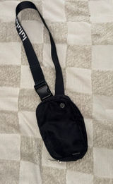 lululemon‎ Everywhere Belt Bag with a prominent white wordmark logo on the strap Photo 0