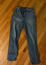 Hollister Jeans Mom Photo 0