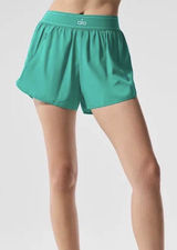 Alo Yoga Shorts Photo 0