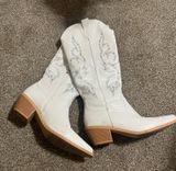 White Cowboy Boots Photo 0