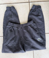 Hollister Charcoal Gray Fleece Jogger Sweatpants with Embroidered Daisy Size Small Photo 0