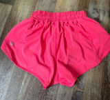 Side 2 Lululemon Low-Rise 2.5" Hotty Hot Shorts lipgloss Photo 0