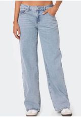 Low rise Light Wash Jeans Photo 0