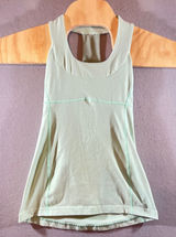 653 | Lululemon Mint Green Racerback Athletic Tank‎ Top Built In Bra Womens 4 Photo 0