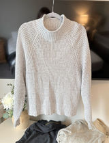 American Eagle Sweater Photo 0