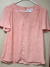 Liz Claiborne Coral Pink V-Neck Short Sleeve Blouse Photo 0