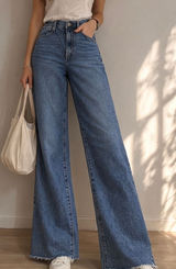 Levi’s Super trendy 94 Baggy Wide Leg jeans in a classic medium wash. High rise with a relaxed 90s-inspired fit and wide leg silhouette. Photo 0