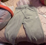 Nike meant green sweatpants  Photo 0