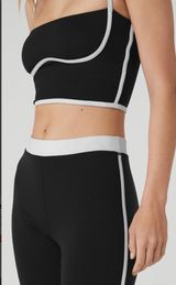 Alo Yoga Set Airlift Bra Leggings Photo 0