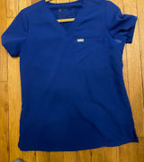 FIGS women's blue Catarina - One-Pocket Scrub Top Photo 0